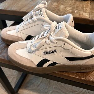 Reebok White Black Gum-Trim Low-Top Sneakers